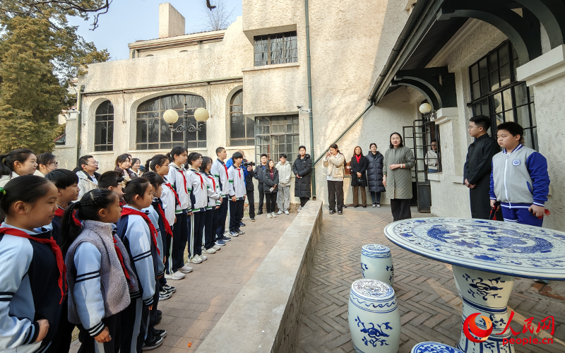 行走津门故地 感悟行进中国——大中小思政一体化“开学第一课”在润园开讲。人民网记者 孙一凡摄